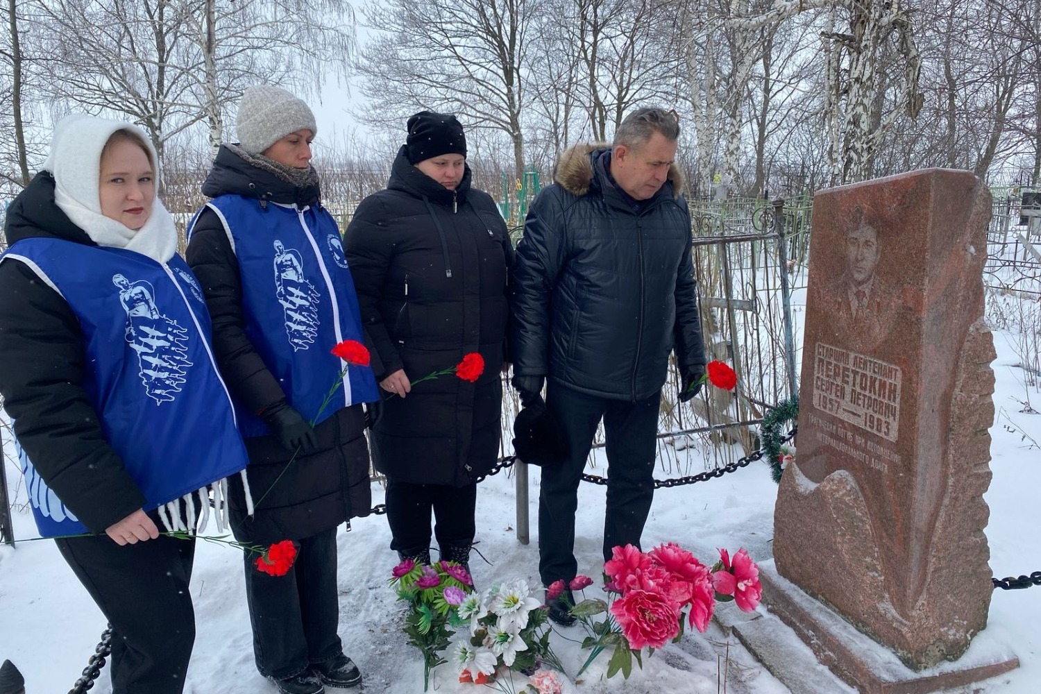 На могиле Сергея Перетокина