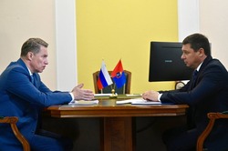 Неделя Евгения Первышова: от повышения зарплат бюджетникам до визита министра здравоохранения
