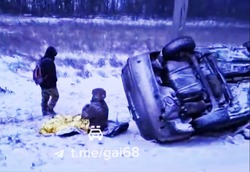 В Тамбовском округе недалеко от Липецкой развязки «Фольксваген» лёг на крышу