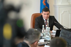 Евгений Первышов поручил разработать дополнительную программу строительства дорог