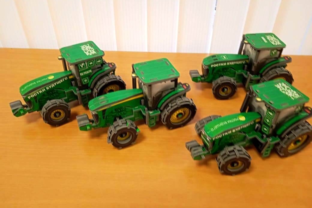 Готовые макеты тракторов
