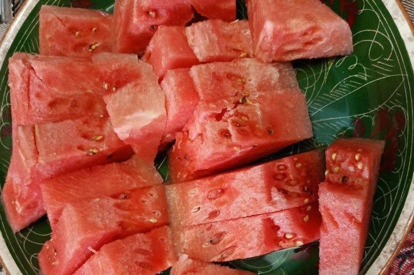 Мякоть ароматная и сладкая