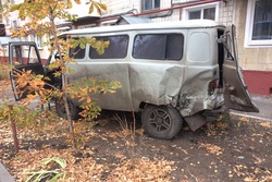 В Тамбове при столкновении фуры и «УАЗа» пострадал молодой водитель