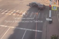 Утром в среду в центре Тамбова попали под удар две «Тойоты»