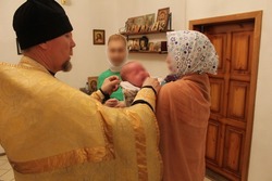 В СИЗО-1 крестили полугодовалую девочку