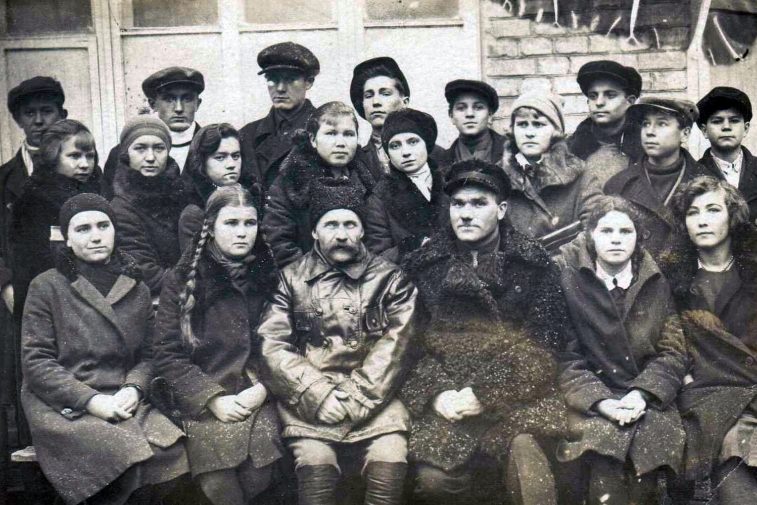 Александр Липилин (во втором ряду пятый справа) в комсомольской ячейке в ФЗУ, 1931 год 