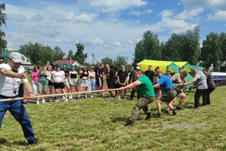 Первенство в перетягивании каната у байловских ребят