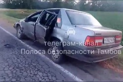 Неопытный водитель похоронил «Вольво», слетев в кювет