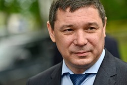 Евгений Первышов поздравил медиков с профессиональным праздником