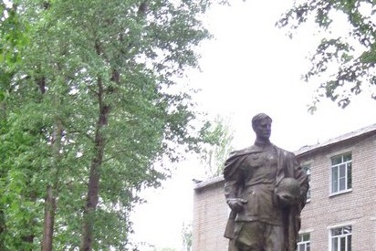 Захоронение на территории Рославльской центральной районной больницы. Здесь покоятся военнопленные, которых фашисты сожгли в тюрьме.