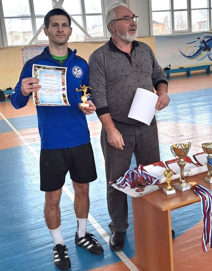 Лучший нападающий турнира Дмитрий Бондарев