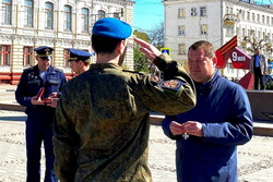 Глава региона Максим Егоров вручил награды воинам тамбовского гарнизона