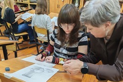 В Доме детского творчества Рассказова завершилась профильная смена для юных художников