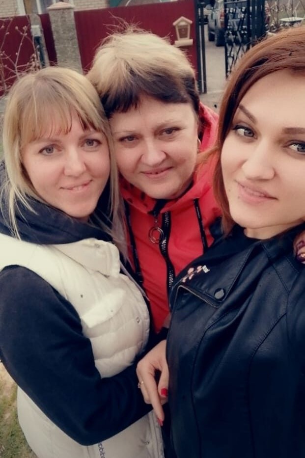 Людмила Тимонина с дочками Екатериной и Юлией