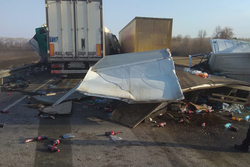 В Тамбовской области столкнулись четыре грузовика: погиб человек