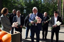 В канун Дня Победы депутаты областной Думы навестили подшефных ветеранов