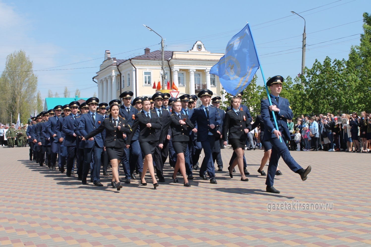 Колонна колледжа гражданской авиации на Параде Победы в Кирсанове