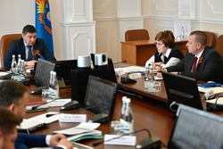 Конец «вакханалиям»:  Евгений Первышов назначил проверку двух министерств 