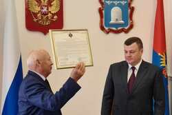 Губернатору Александру Никитину вручили благодарность за поддержку Музейно-выставочного центра