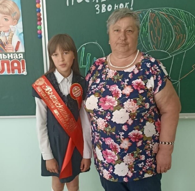 Любовь Елагина с внучкой