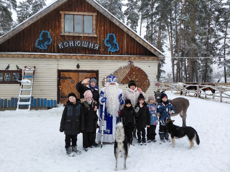  Первоклассники сосновской школы посетили конно-спортивный  клуб