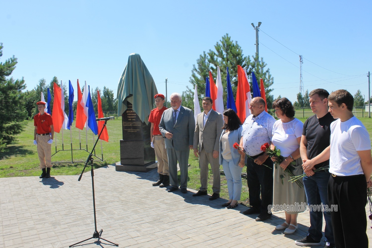 Церемония открытия бюста