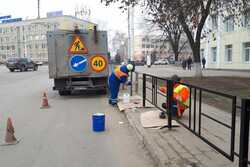 В Тамбове ремонтируют дороги и красят дорожные ограждения