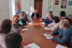 Вновь избранный председателем Евгений Матушкин провёл заседание областной Думы