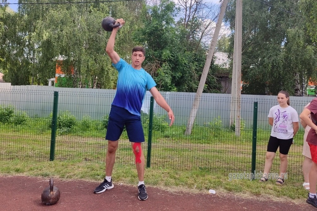 Серафим Ермаков поднял снаряд 65 раз 