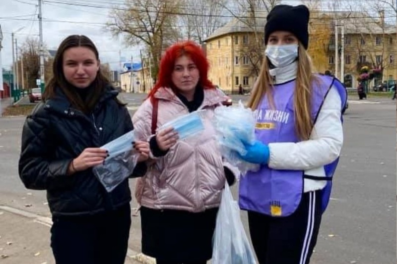 Было роздано более. Раздача георгиевских ленточек в казани 2024. Раздача георгиевских ленточек. Акция раздача георгиевских лент. Было роздано более.