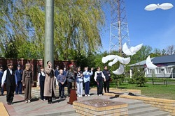 Тамбовские энергетики филиала ПАО «Россети Центр» передали частицу Вечного огня на мемориал в Кирсановский район 