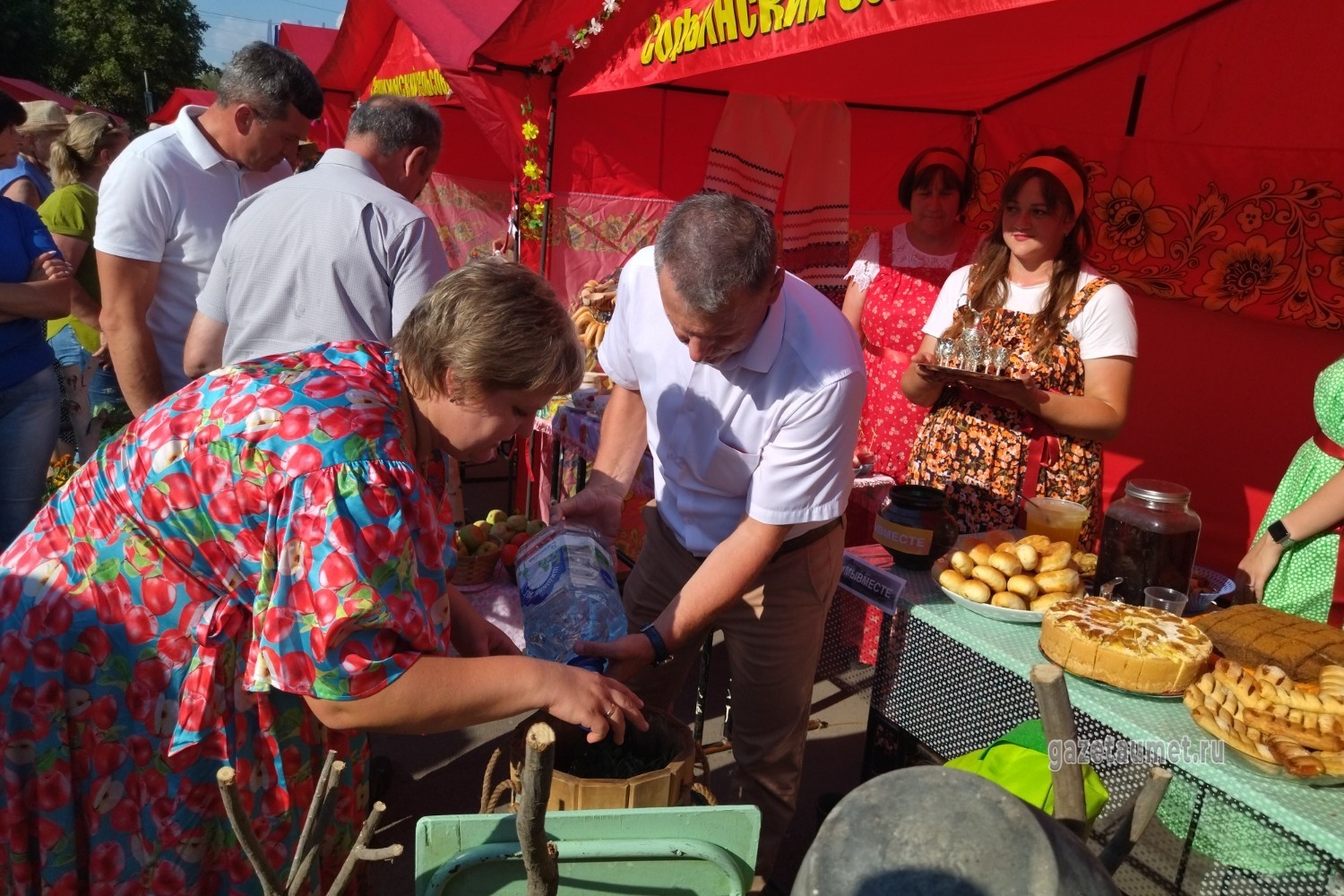 На подворье Софьинского сельсовета поделились секретами приготовления мочёных яблок
