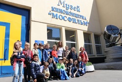 Детский фонд отвезет ребят на Мосфильм и покажет Красную площадь