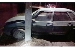В Первомайском женщина на "ВАЗе" врезалась в столб: пострадали двое