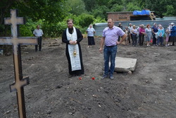 Найденные останки семьи Чичериных в селе Караул перезахоронили