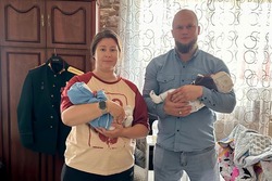 Евгений Первышов поздравил семью ветерана СВО с двойным прибавлением