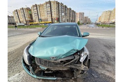 В Тамбове «Лада» проехала на «красный» и столкнулась с «Киа Рио»: есть пострадавшие