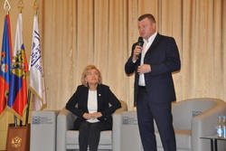 Губернатор Александр Никитин встретился с представителями медицинских учреждений области