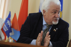 Евгений Матушкин поручил депутатам проанализировать реализацию нацпроекта «Безопасные качественные дороги»