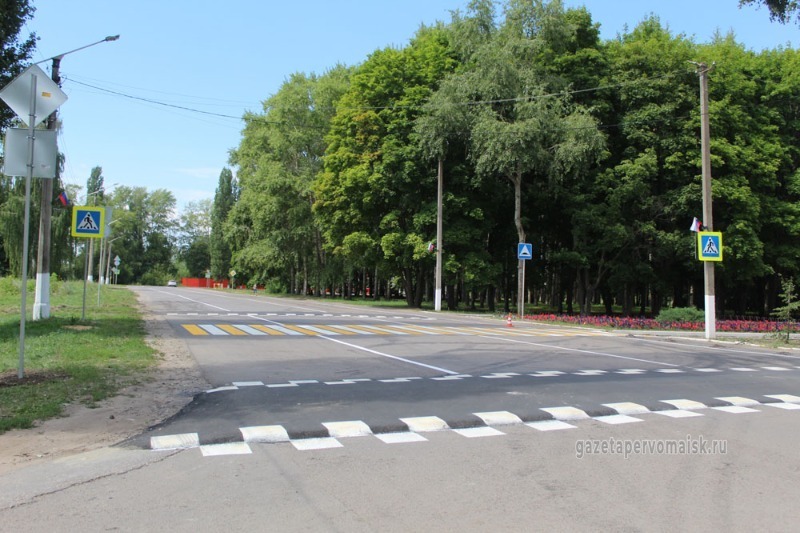 В Первомайском на опасном участке установили дорожные знаки ...