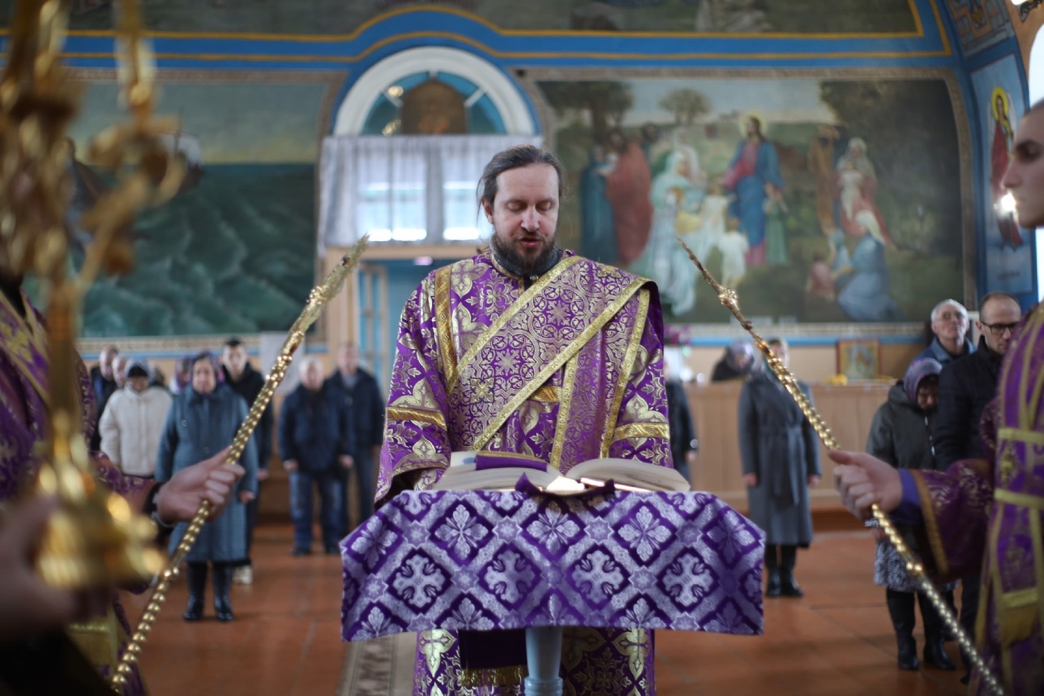 15 марта 2026 года, в неделю 3-ю Великого поста, Крестопоклонную, Владыко Гермоген совершил Божественную литургию в Крестовоздвиженском храме с. Карели Моршанского МО