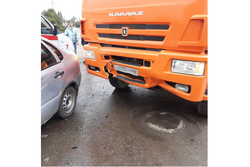 Два человека пострадали при столкновении грузовика и «Калины» на юге Тамбова