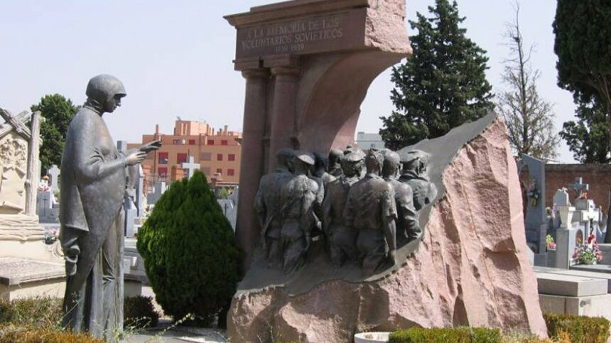 Памятник советским добровольцам в Мадриде.
