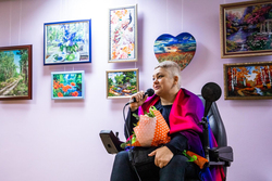 Раскрась жизнь яркими красками: в Пушкинской библиотеке пройдёт выставка картин Марии Гузнер