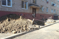 Двор на севере Тамбова разрушили через месяц после благоустройства