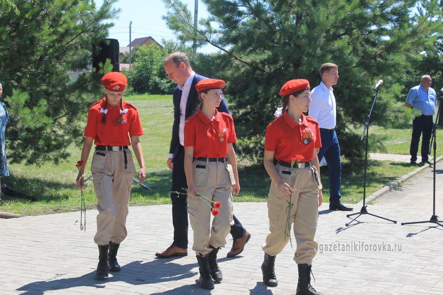 Возложение цветов