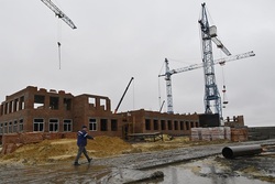 Максим Егоров оценил ход строительства школы в микрорайоне "Майский"