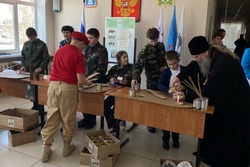 Сосновские школьники изготовили большую партию окопных свечей для бойцов СВО