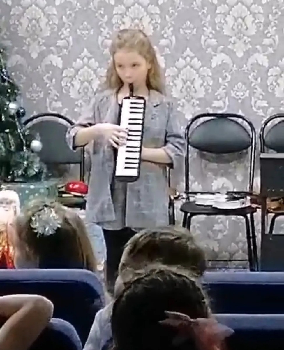 Игра на мелодике