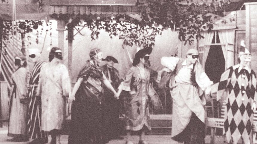 Cцена из спектакля Н. Верминского «Принцесса Турандот». 1942 год.